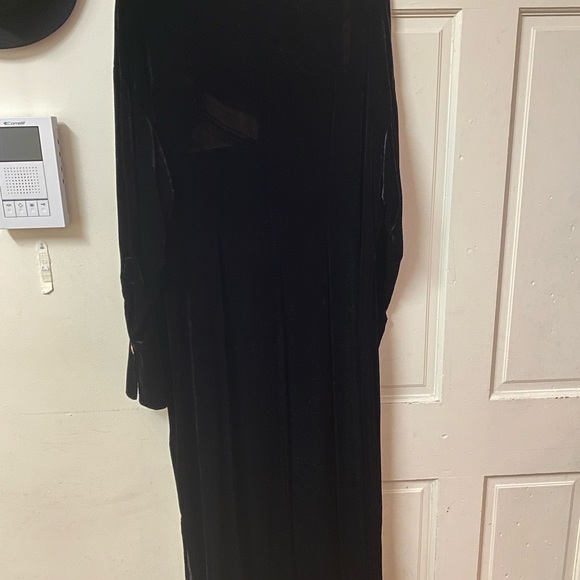 Long black velvet dress with gold buttons and belt - Picture 3 of 5